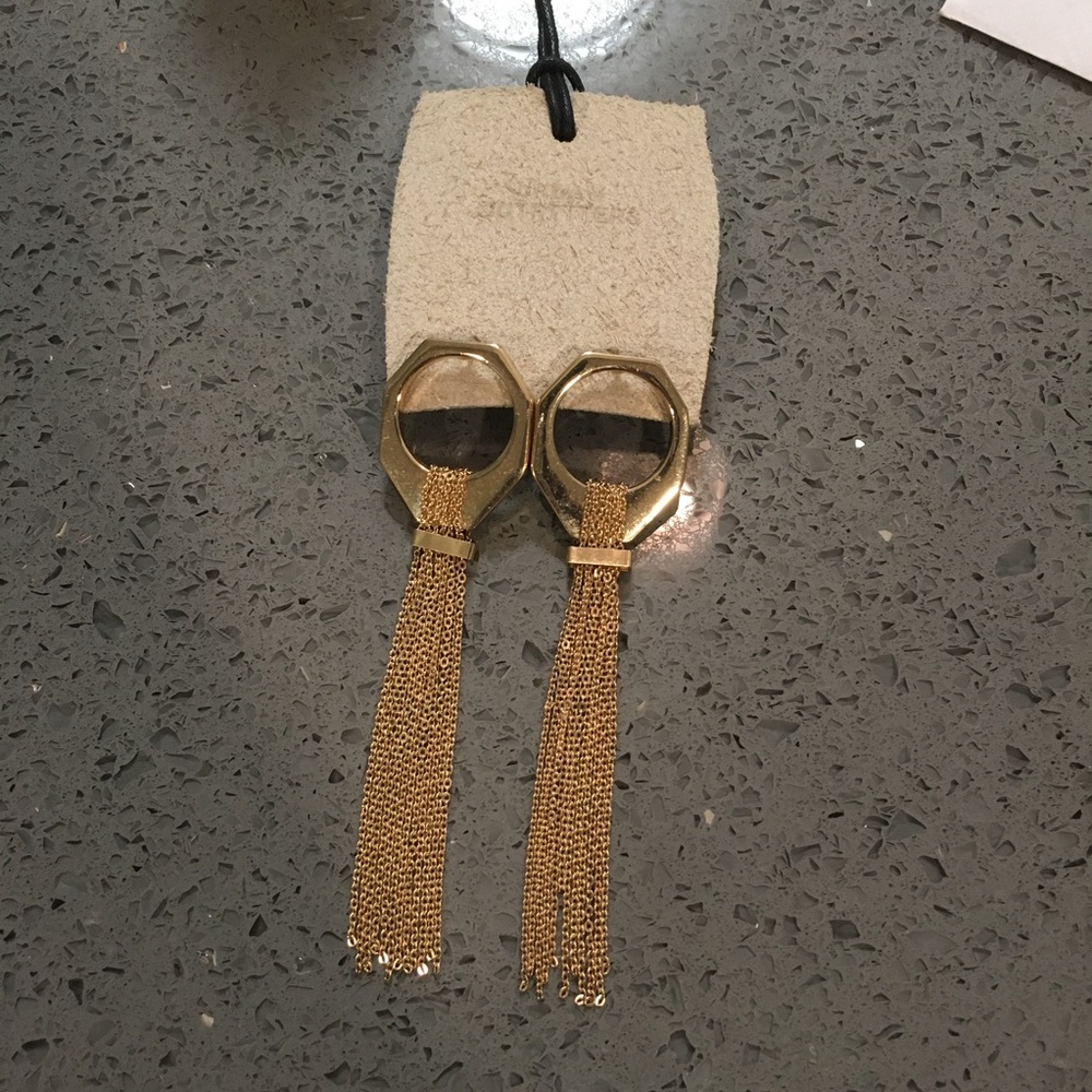 ⚡️SOLD⚡️UO gold dangly earrings